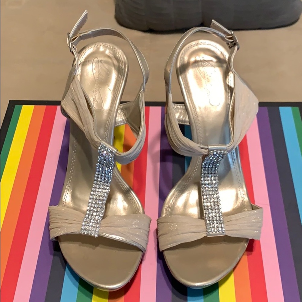 Heels - Picture 4 of 5